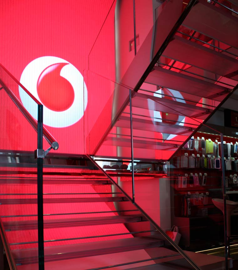 02-b5-realizzazioni-vodafone-store-img-7534-860px.jpg